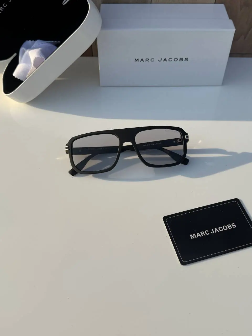 Marc jacobs 1018 black plano - Image 5