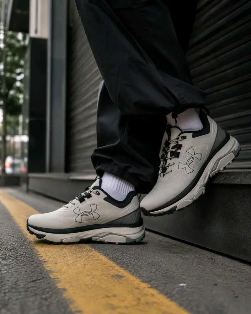 Under Armorr Charged Bandit Trail 2 Beige & Black 2573