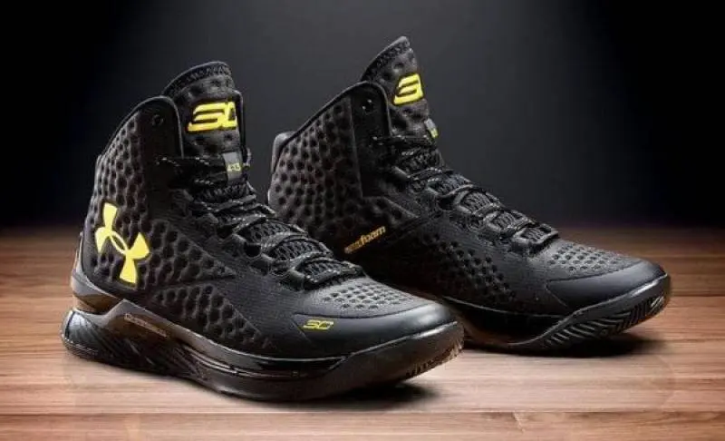 Under Armorr curry 1 black all out 537
