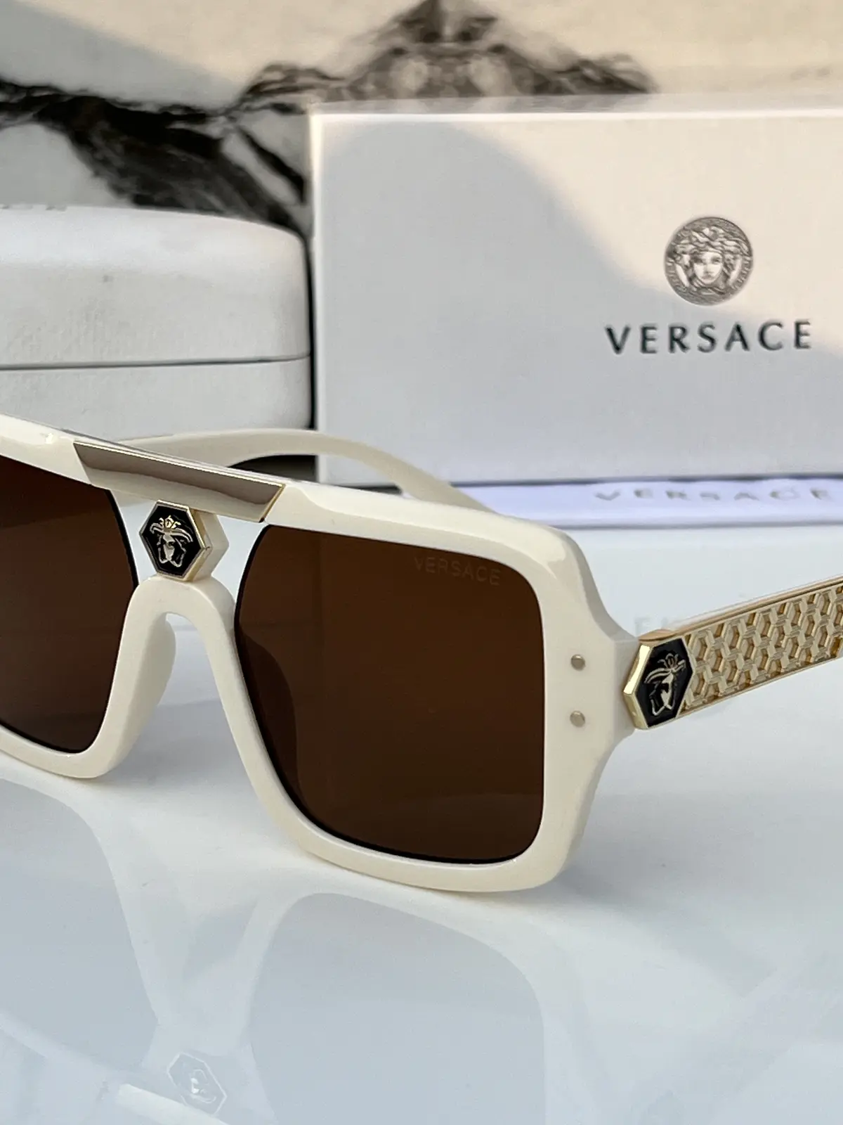 Versace 215 cream brown - Image 2