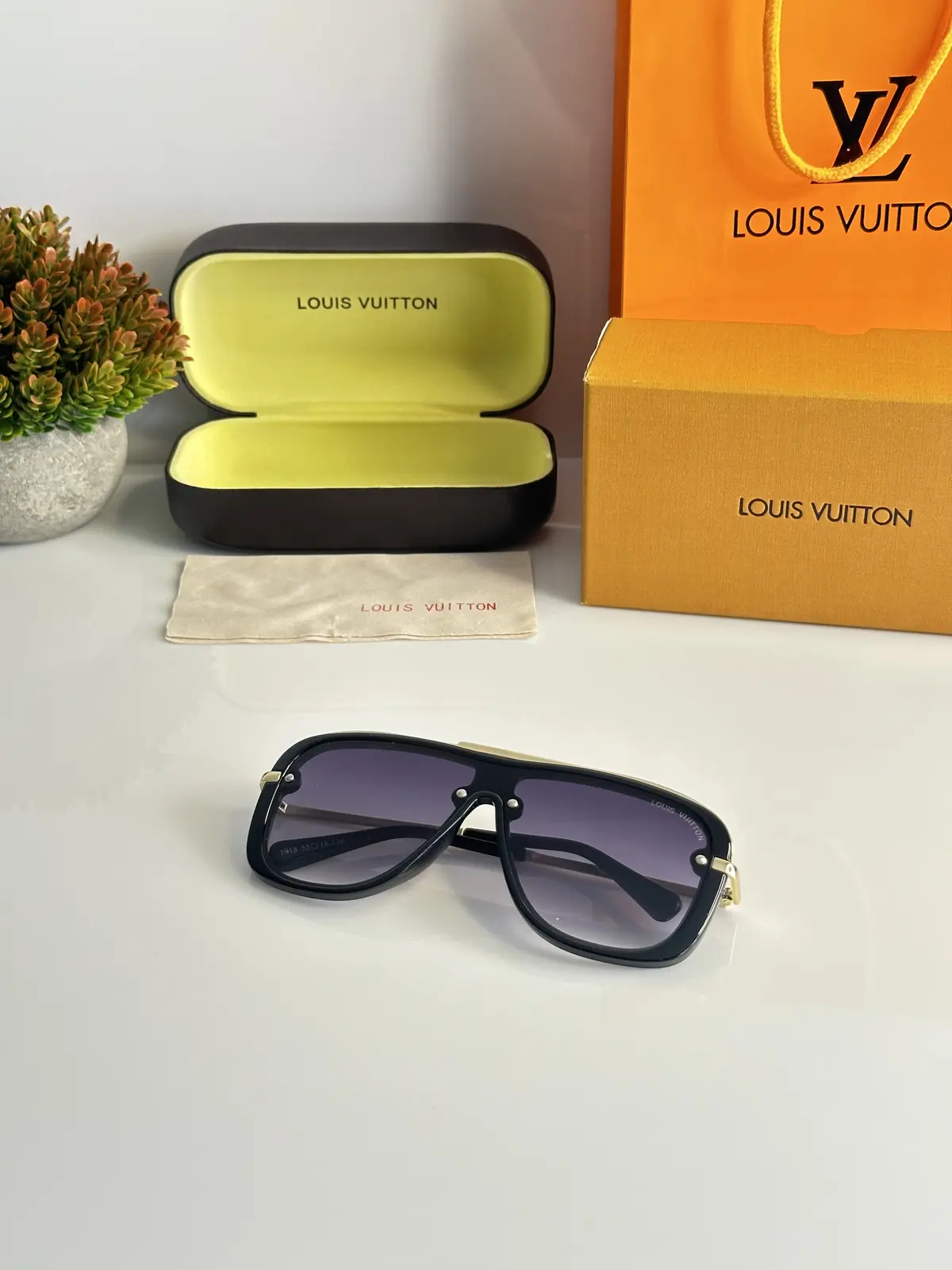 Louis Vuitton 1918 gold black dc - Image 2