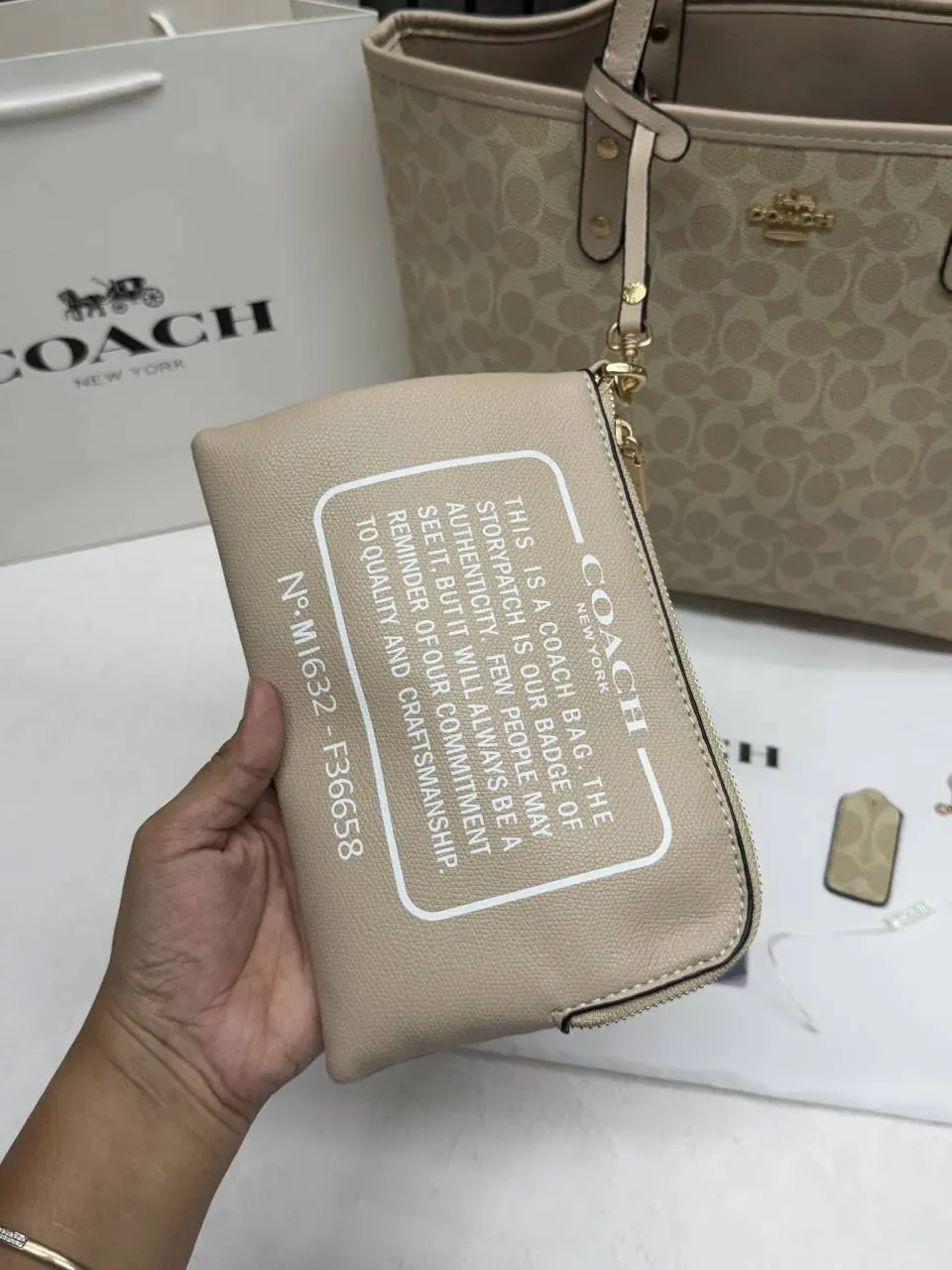 Coach CB 02 Milk Tea Reversible City Tote With Wallet CarryBag & Original DustCover - Image 3