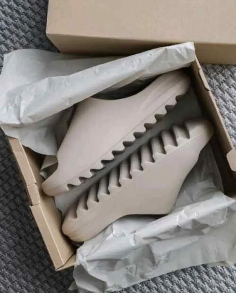 Adidas Yeezy Slide Pure UA - Image 4