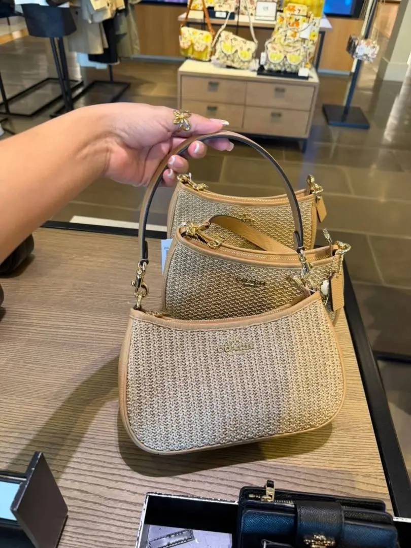 Coach Teri Beach Edition With OriginalBox DustCover - Image 3