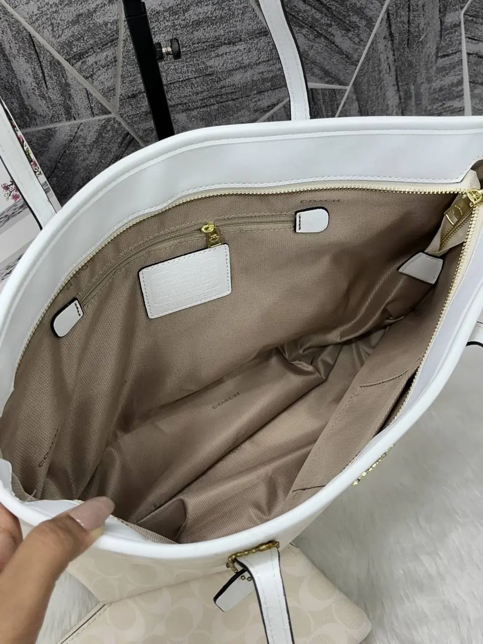 Coach City Tote With OriginalBox Wallet Premium - Image 3