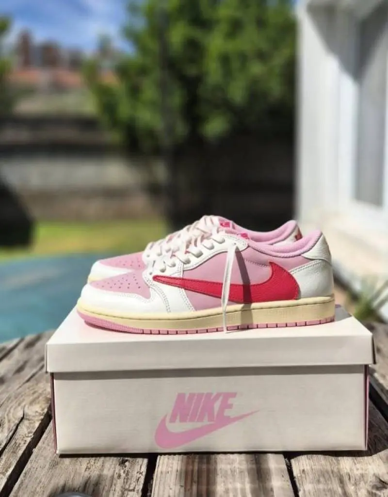 Nike AIR JORDAN 1 TRAVIS SCOTT TROPICAL PINK - Image 2
