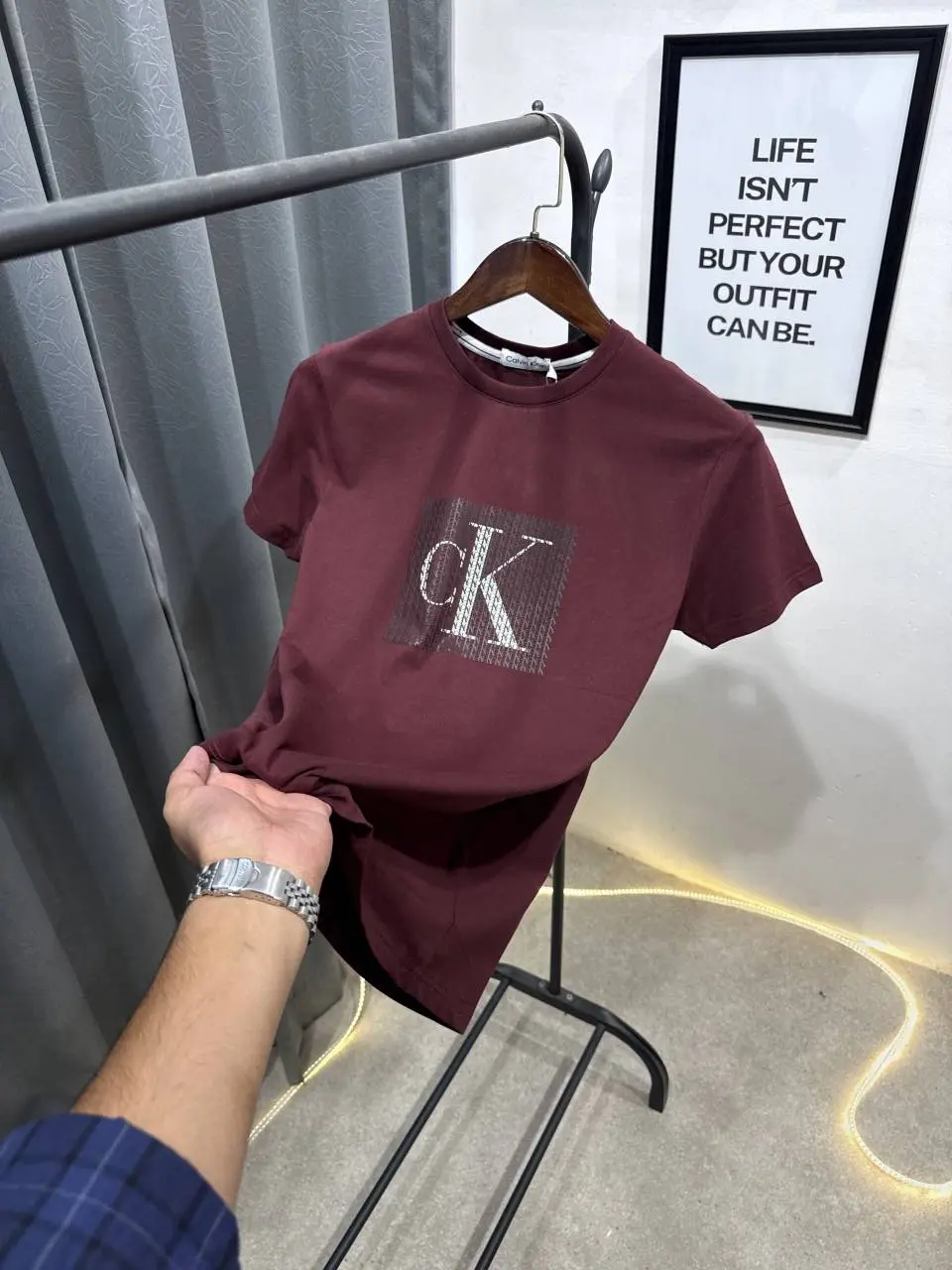 Calvin klei imported round neck tshirt wine - Image 3