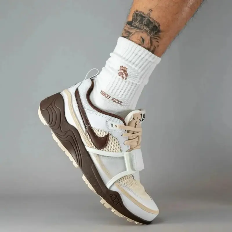 Travis Scott x Zoom Field Jaxx Light Chocolate - Image 2