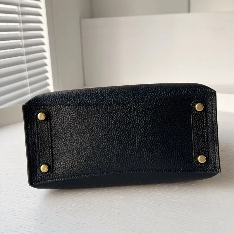 Coach Willow 24 Medium Black Bag With OriginalBox - Image 2