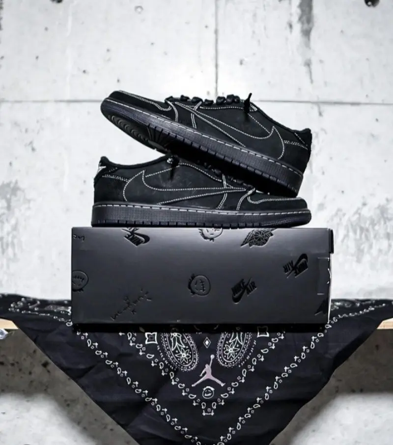 Travis Scott x Air Jordan 1 Low OG Black Phantom - Image 2