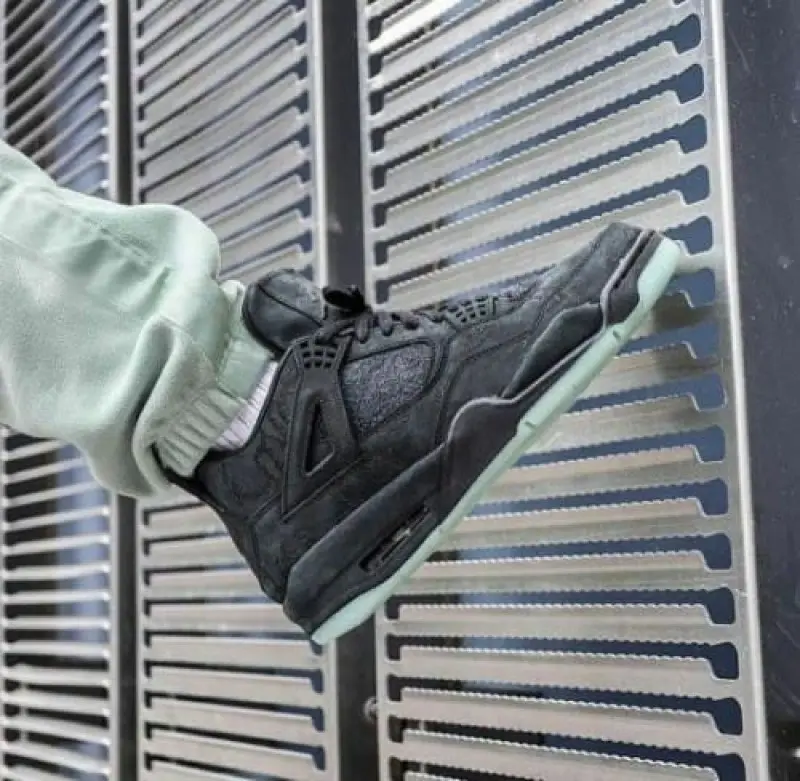 air jordan 4 kaws black