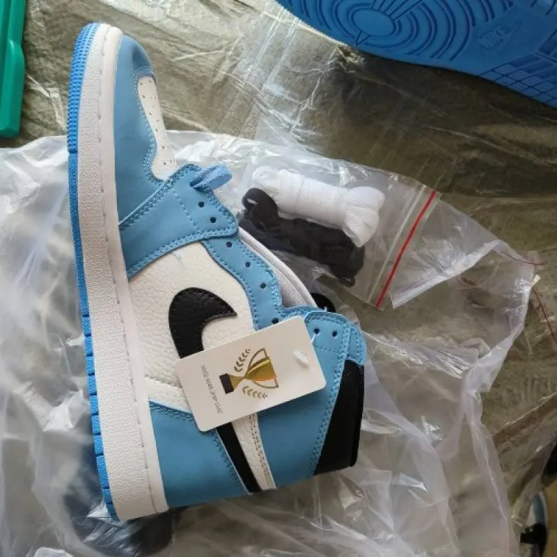 AIR JORDAN RETRO 1 HIGH UNIVERSITY BLUE SEMI UA - Image 2