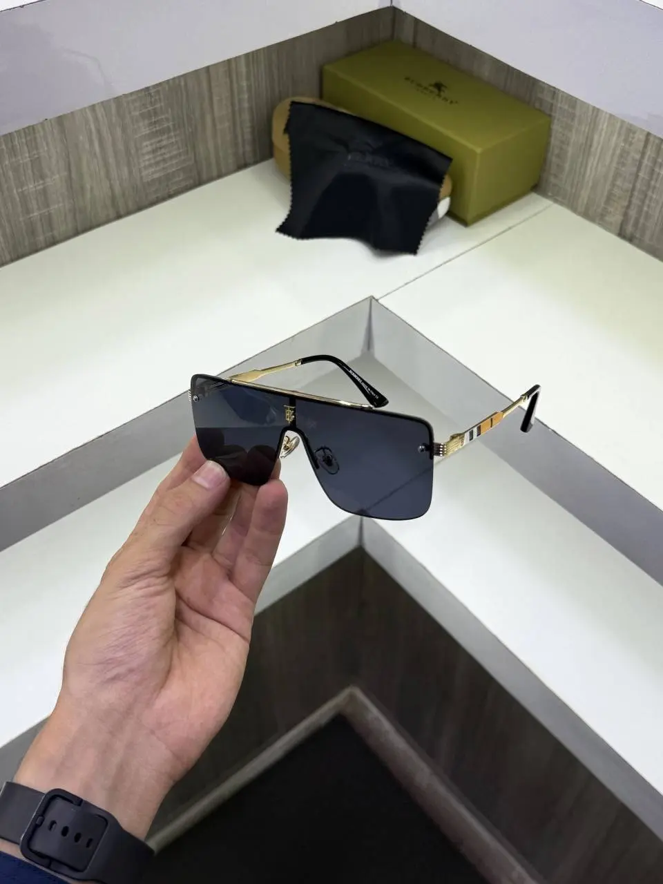 Burberry 1018 BlackGold - Image 4