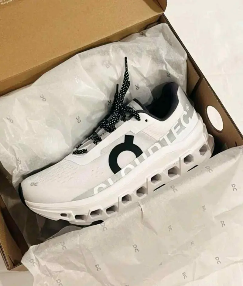 On Running CloudMonster White Black 1214 - Image 6