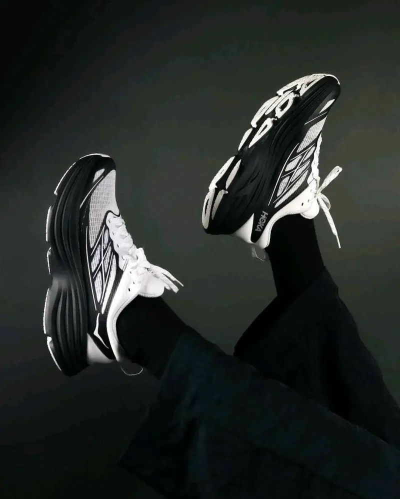 Hoka Bondi 8 Caged Stealth Tech Pack 2610 - Image 4