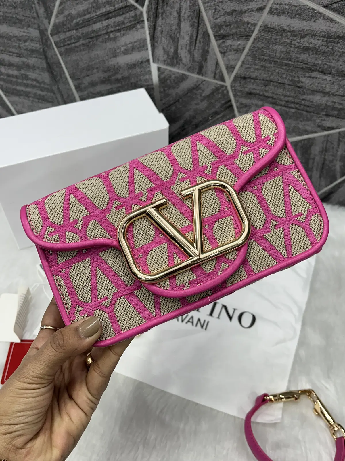 Valentino V Loc Pink Small Shoulder Bag With OriginalBox - Image 5