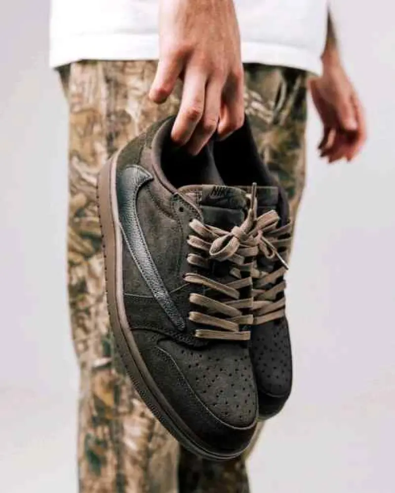 Travis scott x Nikkee air jordan retro 1 low velvet brown semi ua 2190 - Image 9