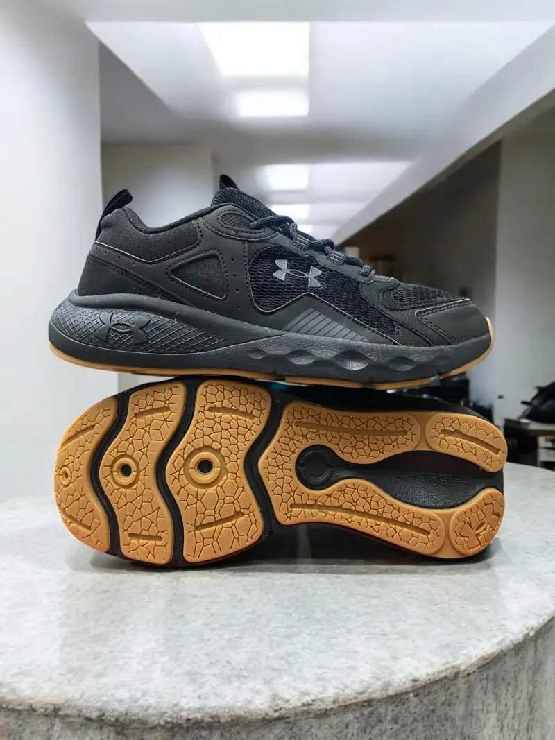 Under Armor Ua hovr Black Gum