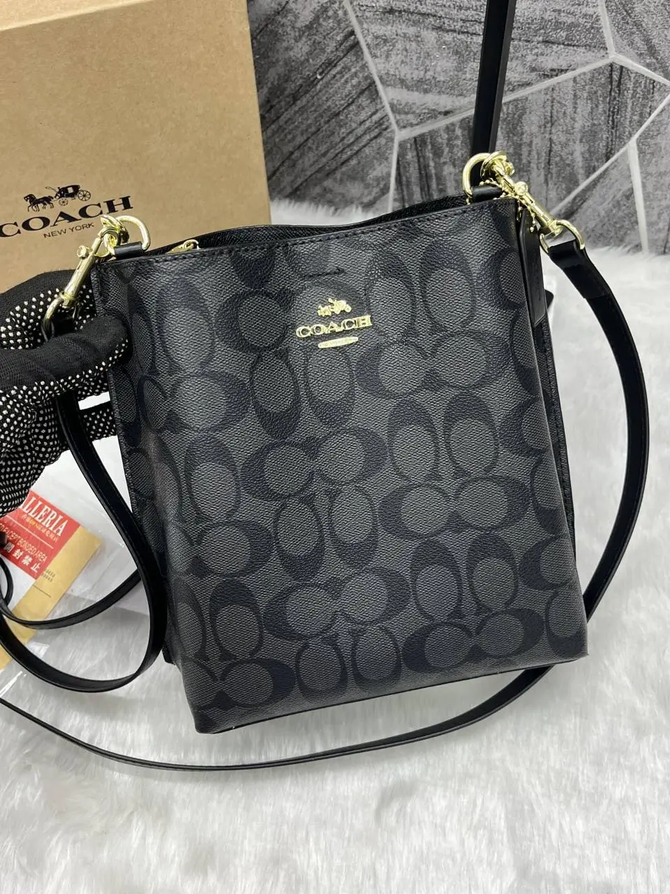 Coach Bucket Bag With Original Box - Image 5