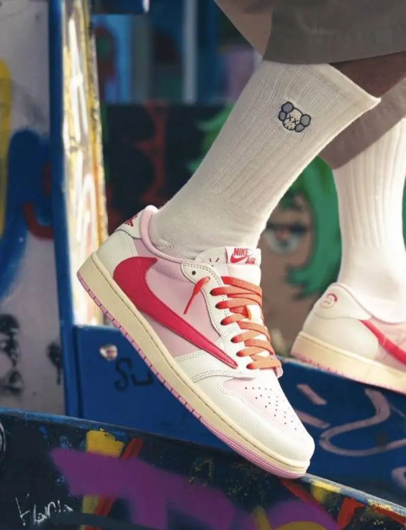 Nike AIR JORDAN 1 TRAVIS SCOTT TROPICAL PINK - Image 3