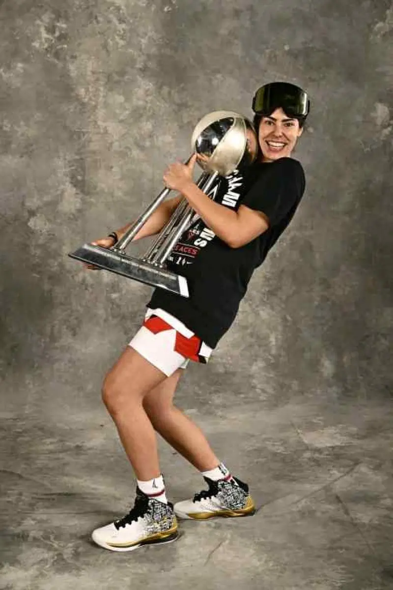 Under Armorr Curry 1 MVP Trophy Gold 585 - Image 4