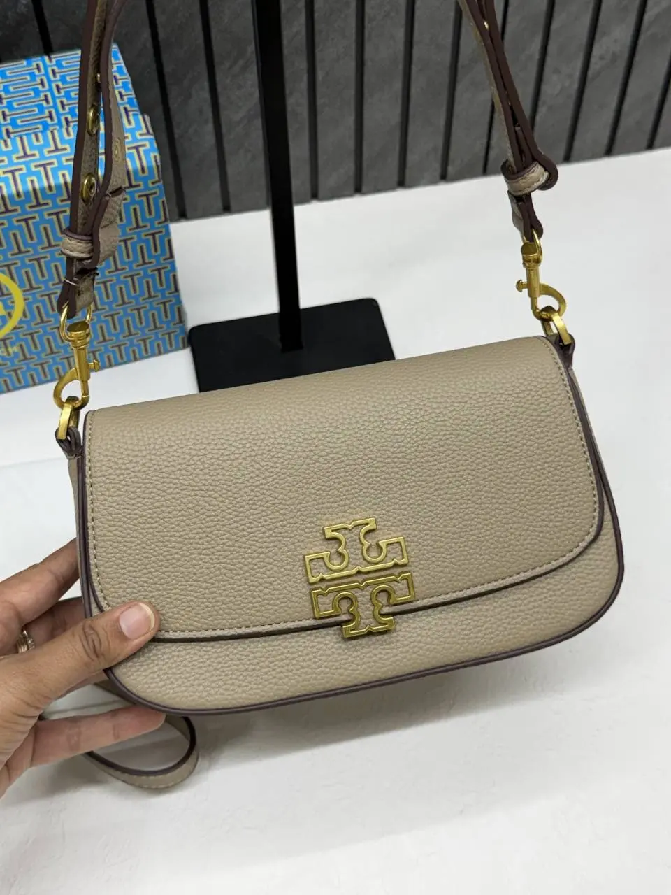 Toryy Burch Britten Small Convertible Shoulder Bag With Original Box & DustCover - Image 7