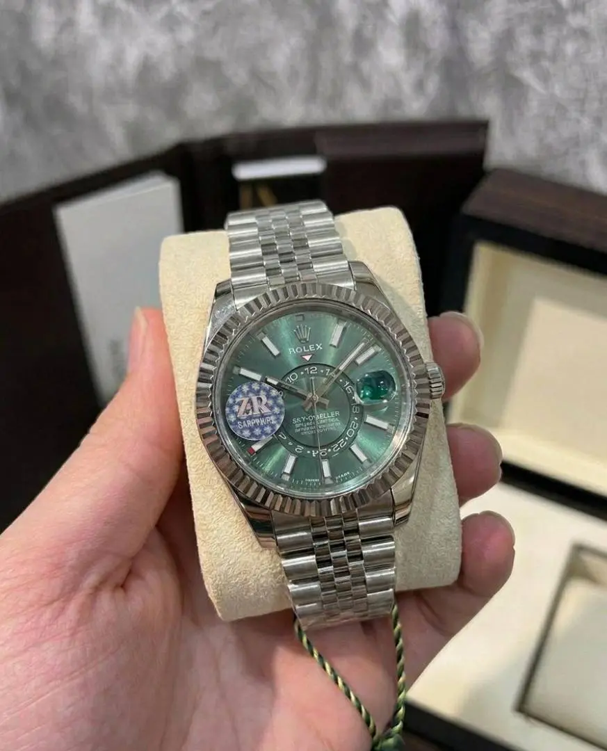 Rolex Oyster perpetual Sky Dweller Z-R Premium - Image 3