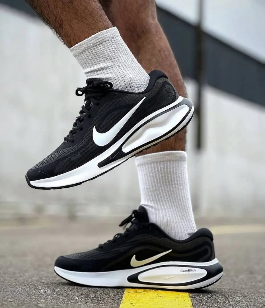 Nike Journey Run White Black 1850