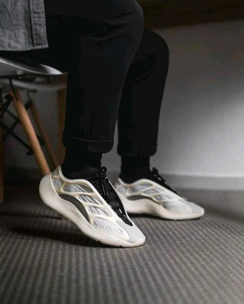 Adiddass. Yeezy 700 V3 Azael - Image 3