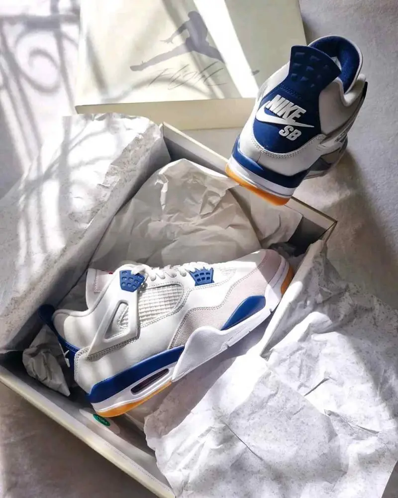 Nike Sb x Air Jordan Retro4 Navy - Image 2