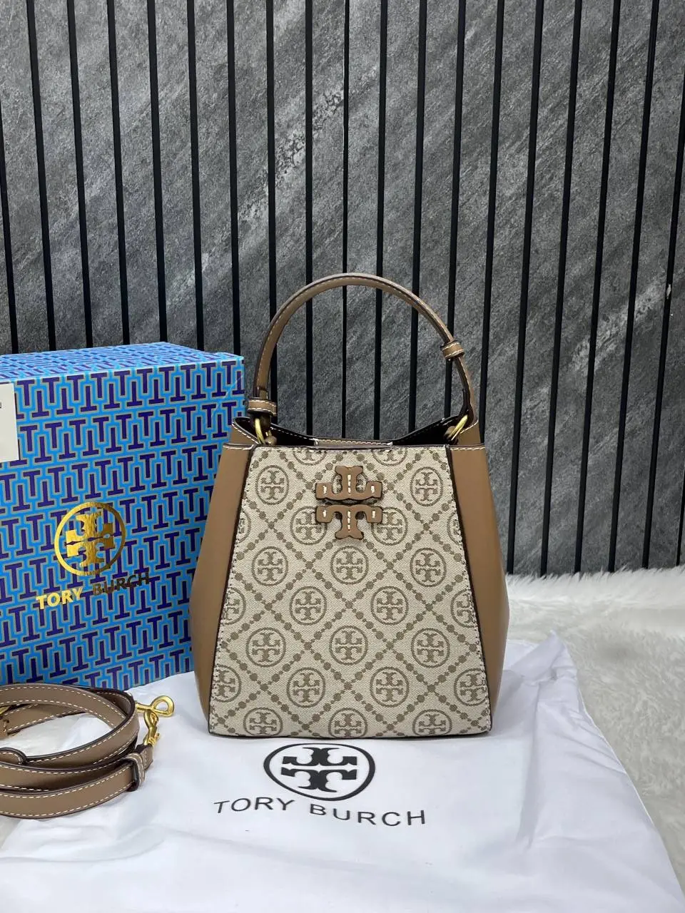 Tori Burch McGraw Bucket Bag With OriginalBox DustCover - Image 2