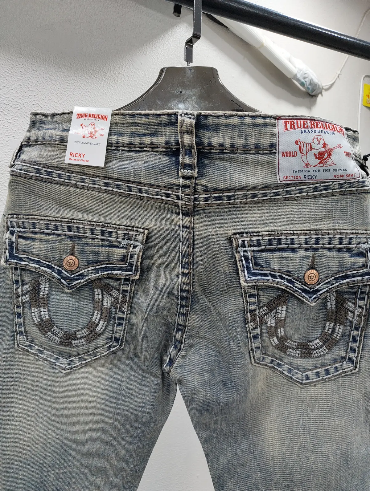 TRUE RELIGION IMPORTED STORE ARTICLE JEANS - Image 3