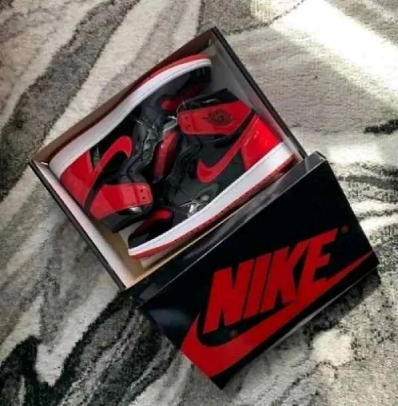 Nike Air Jordan Retro 1 Bred Patent Semi UA - Image 6
