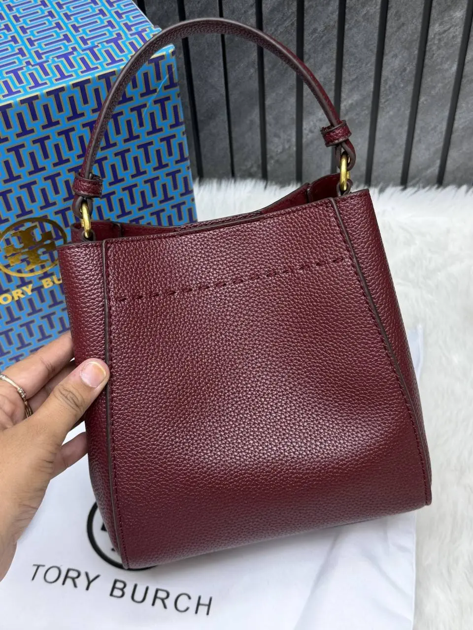 Tori Burch McGraw Bucket Bag With OriginalBox DustCover - Image 5