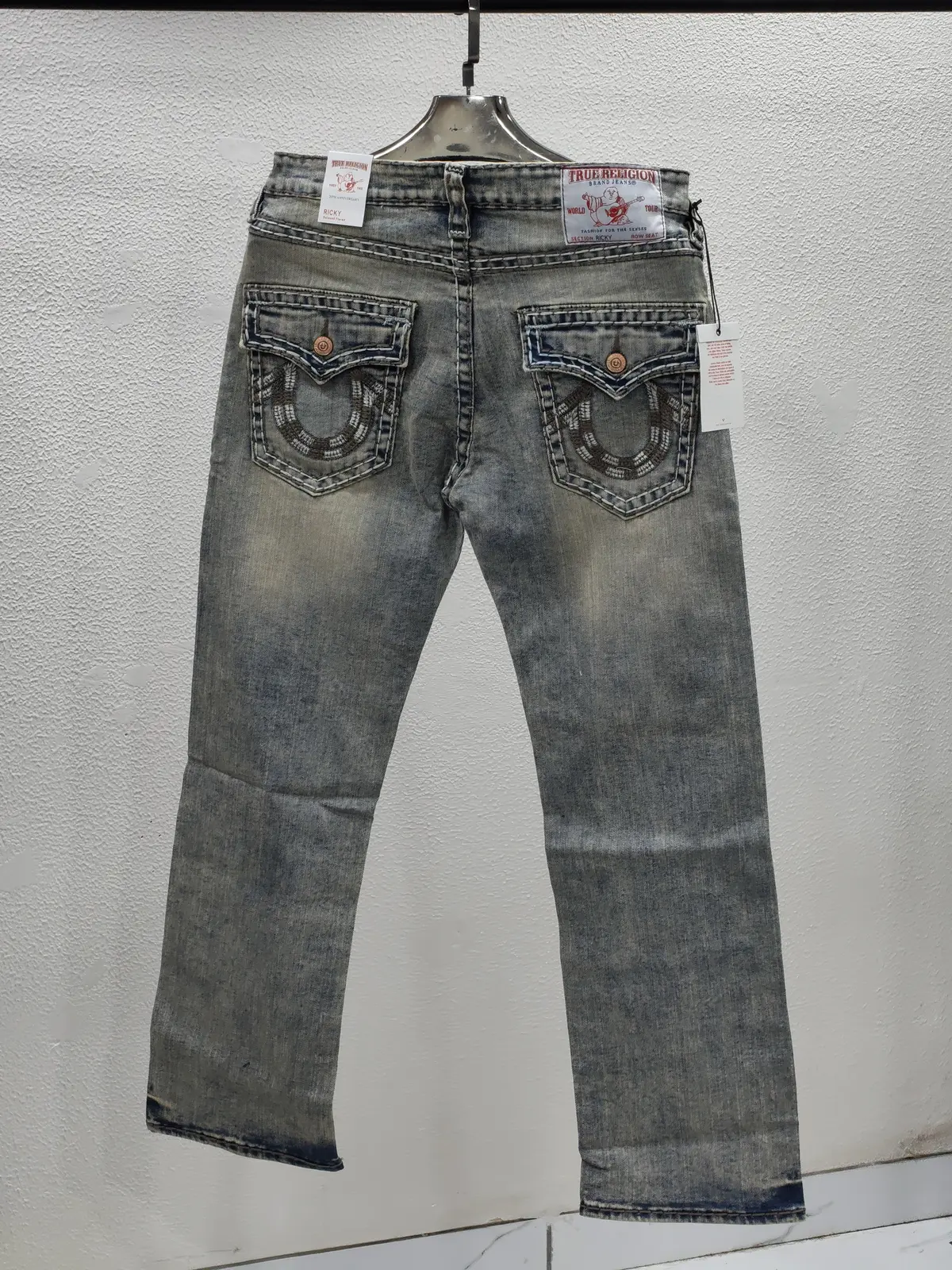 TRUE RELIGION IMPORTED STORE ARTICLE JEANS
