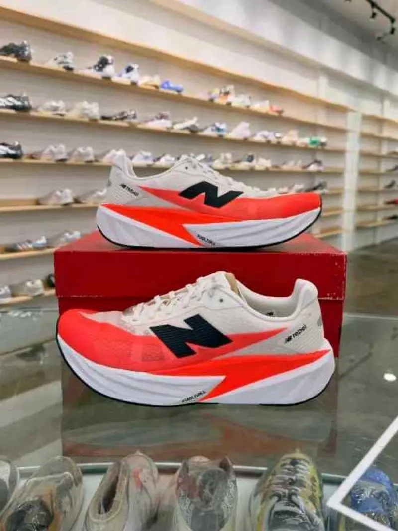 New Balencee FuelCell Rebel V5 Urgent Red 112 - Image 3