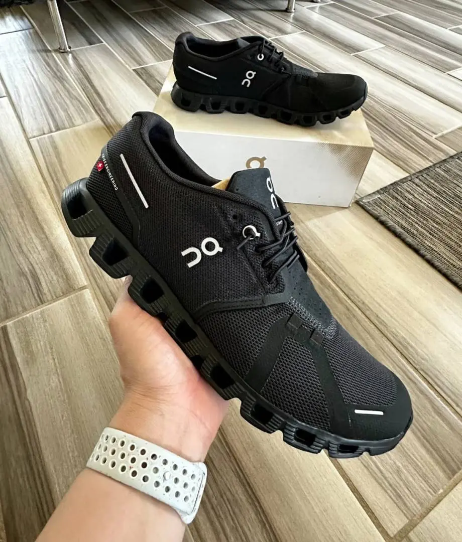 On Cloud 5 Waterproof Running Full Black - Image 3