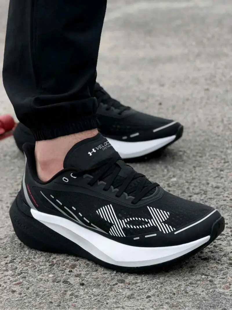 Underr Armourr Velociti Distance