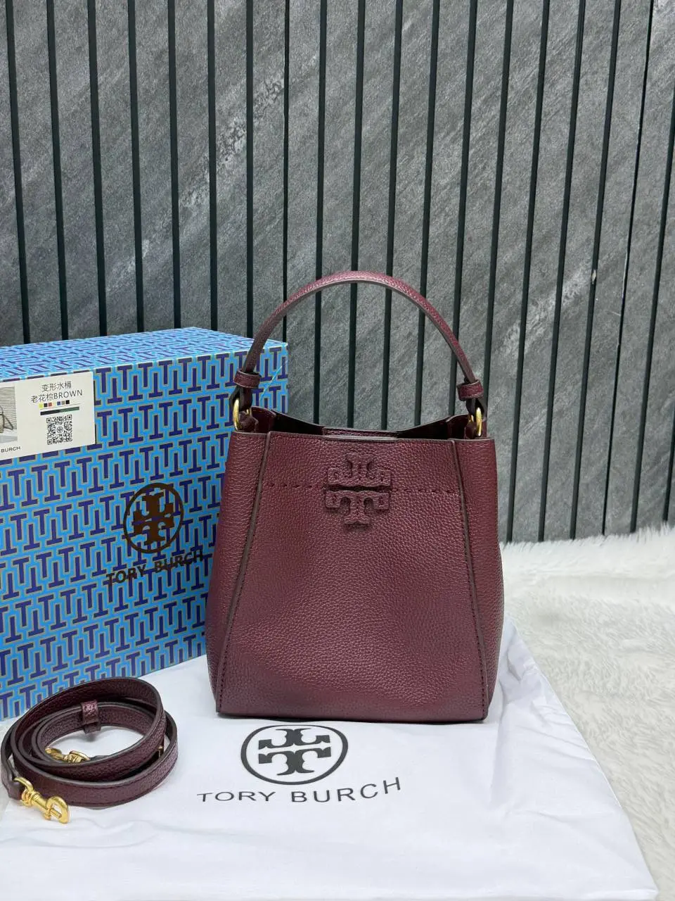 Tori Burch McGraw Bucket Bag With OriginalBox DustCover - Image 2