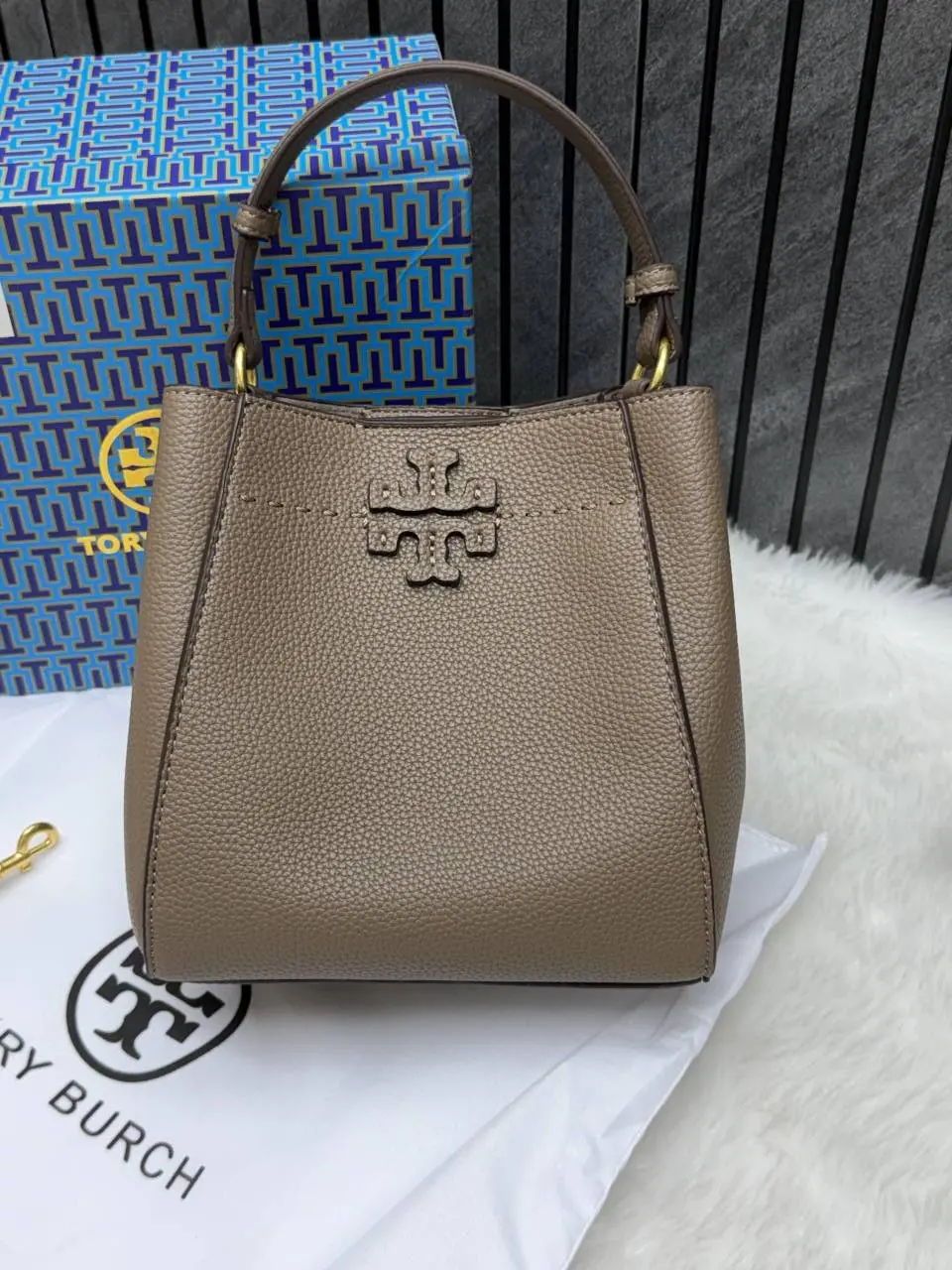 Tori Burch McGraw Bucket Bag With OriginalBox DustCover - Image 4