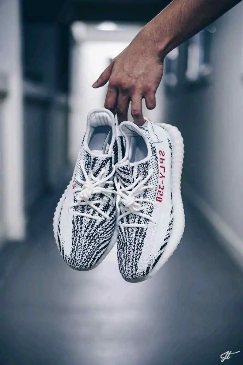 Adidas YEEZY BOOST 350 V2 ZEBRA Semi UA QUALITY - Image 3