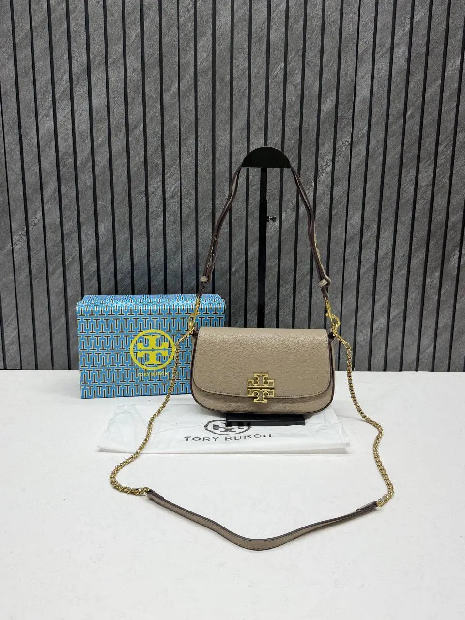 Toryy Burch Britten Small Convertible Shoulder Bag With Original Box & DustCover - Image 6