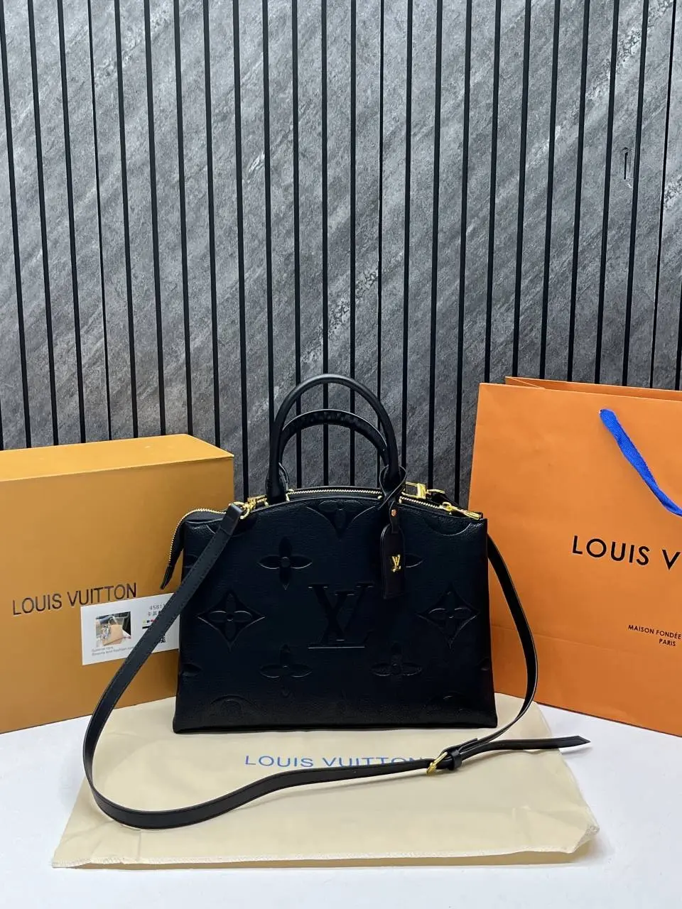 Louis Vuitton CB Petite Palais Handbag With OriginalBox CarryBag - Image 2