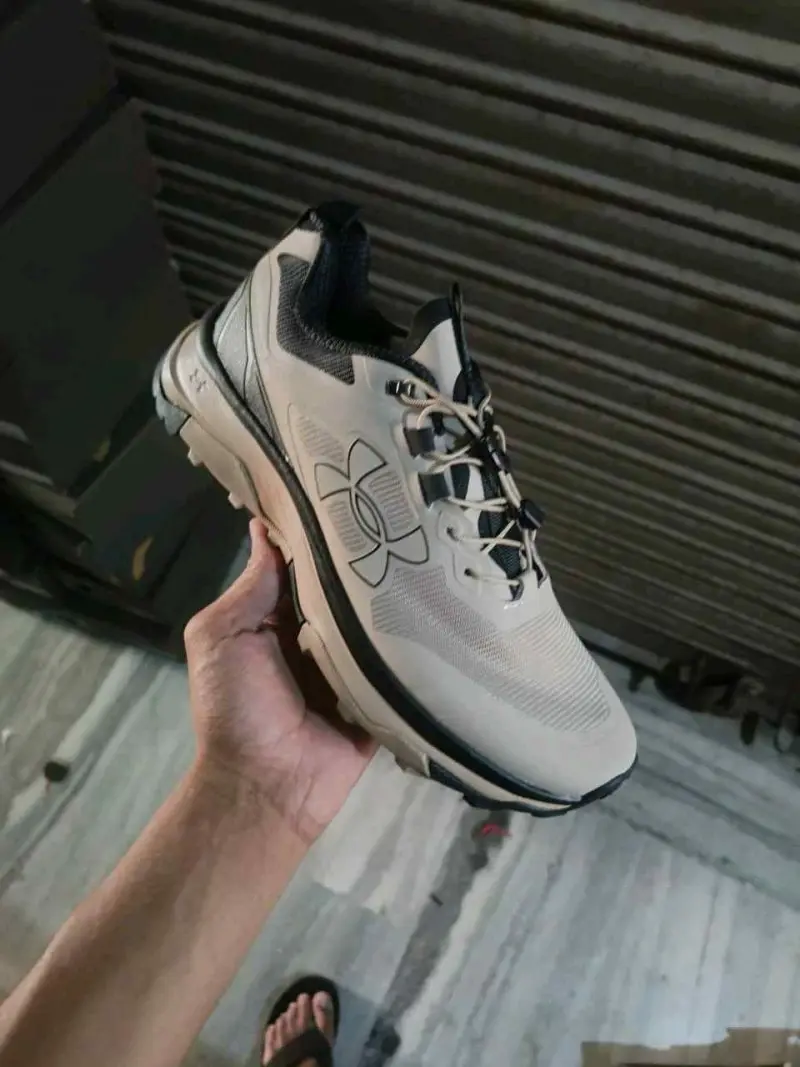 Under Armorr Charged Bandit Trail 2 Beige & Black 2573