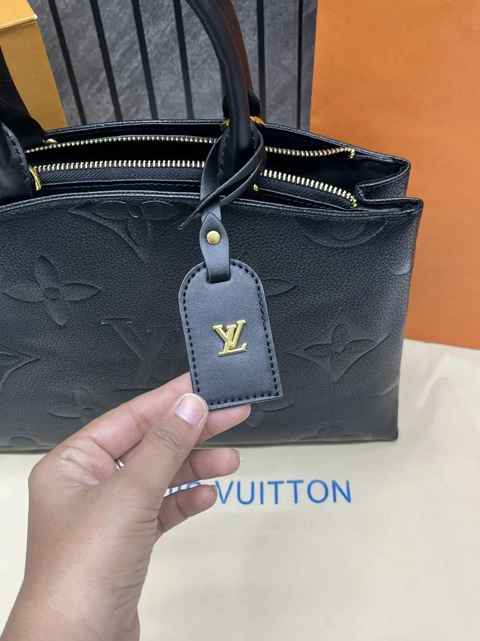 Louis Vuitton CB Petite Palais Handbag With OriginalBox CarryBag - Image 5