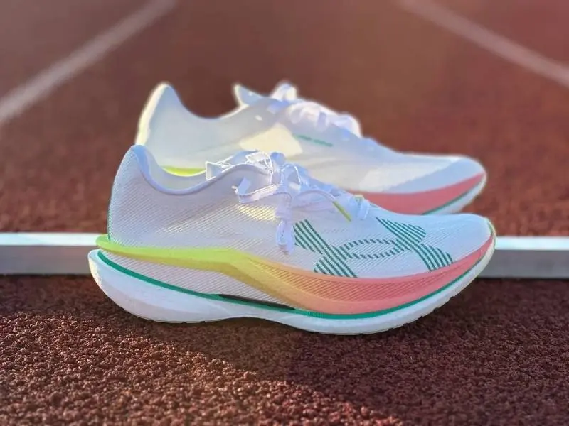 Under Armou Velociti Elite 3 running shoe - Image 2