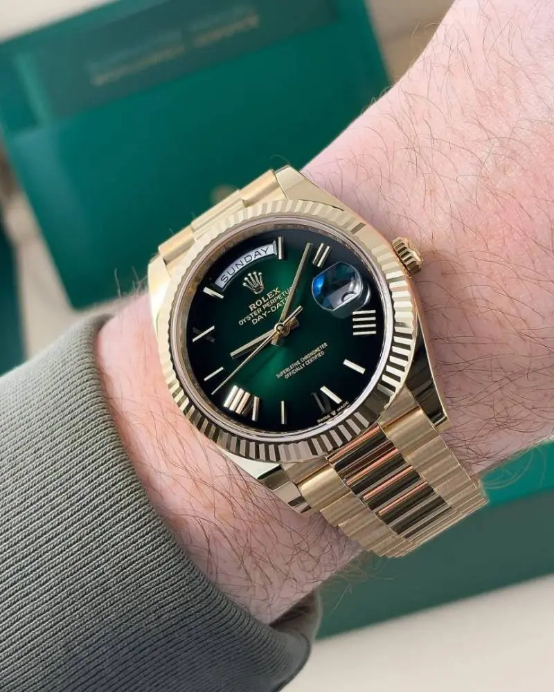 Rolex Oyster Perpetual Day Date 40 Battery Gold Green - Image 3