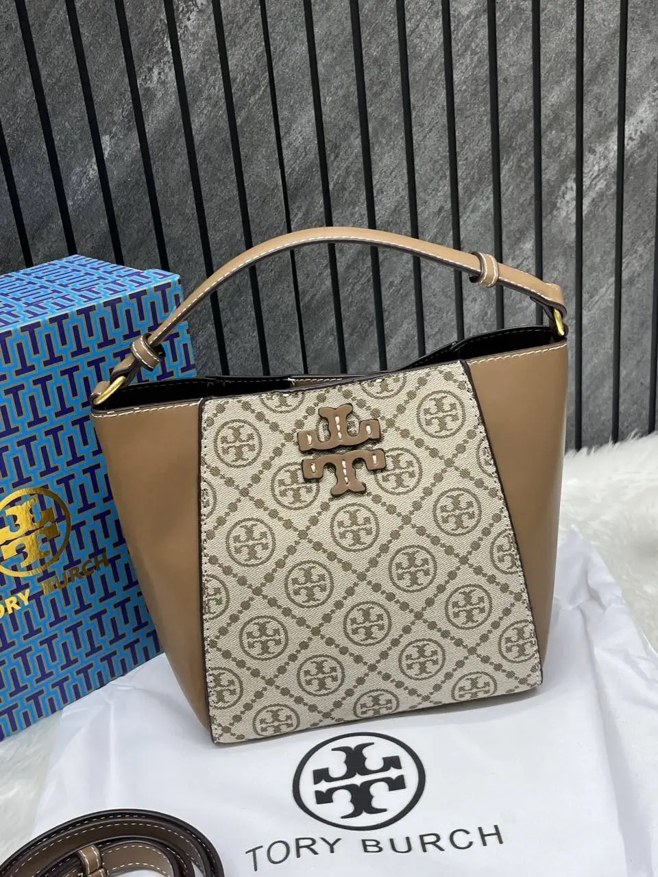 Tori Burch McGraw Bucket Bag With OriginalBox DustCover - Image 6