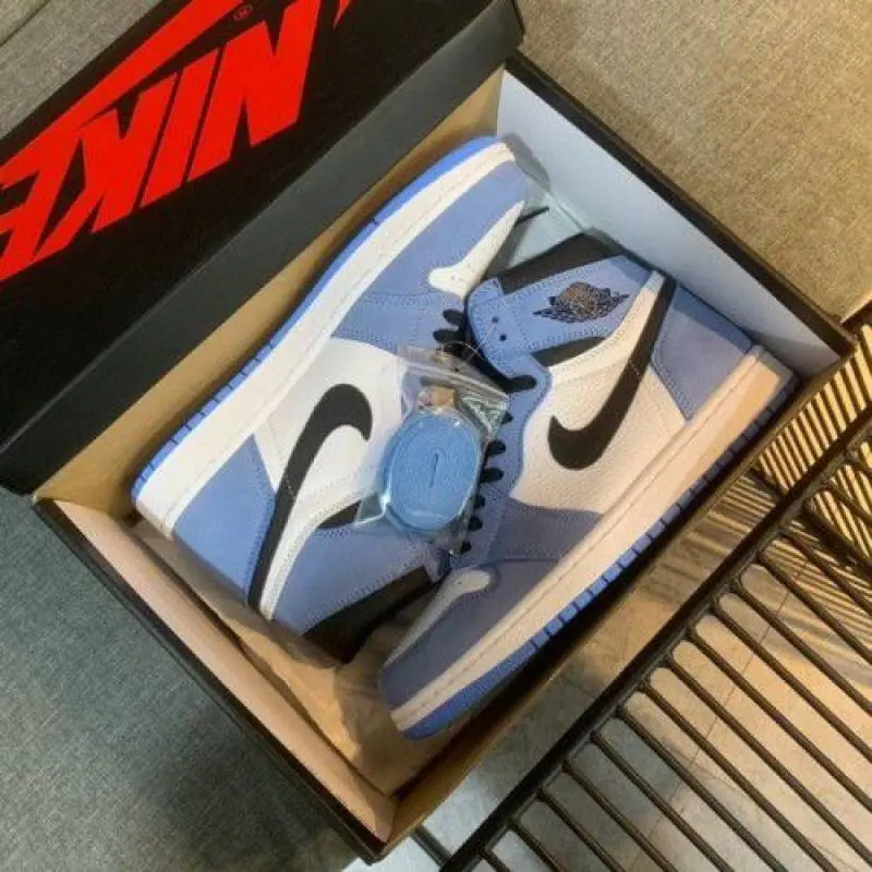 AIR JORDAN RETRO 1 HIGH UNIVERSITY BLUE SEMI UA - Image 4