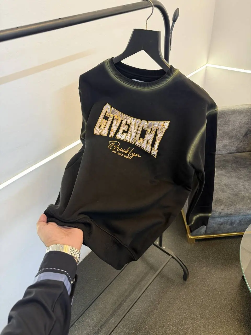 Givenchy imported fleece sweatshirt with spray print and front branding black - Image 2